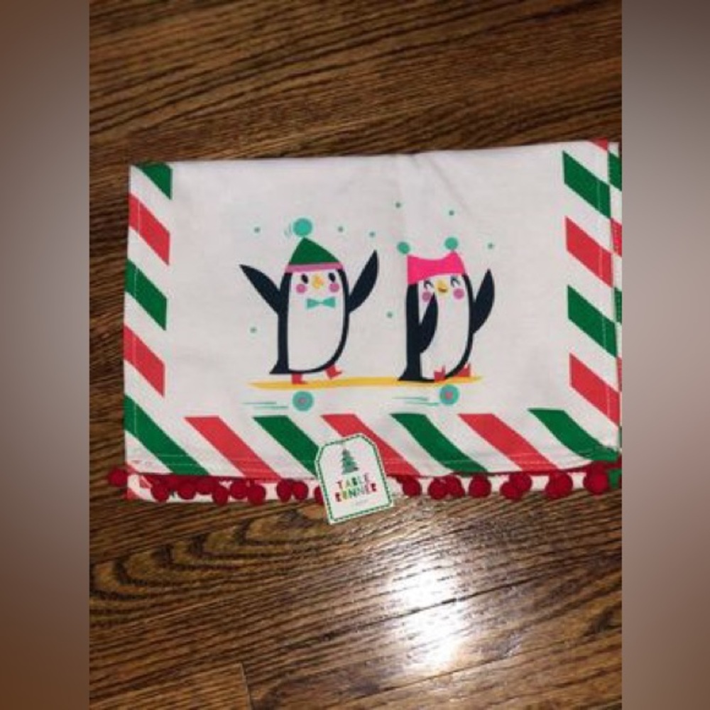 Target Table Runner NWT Penguin design matches snowflake design placemat